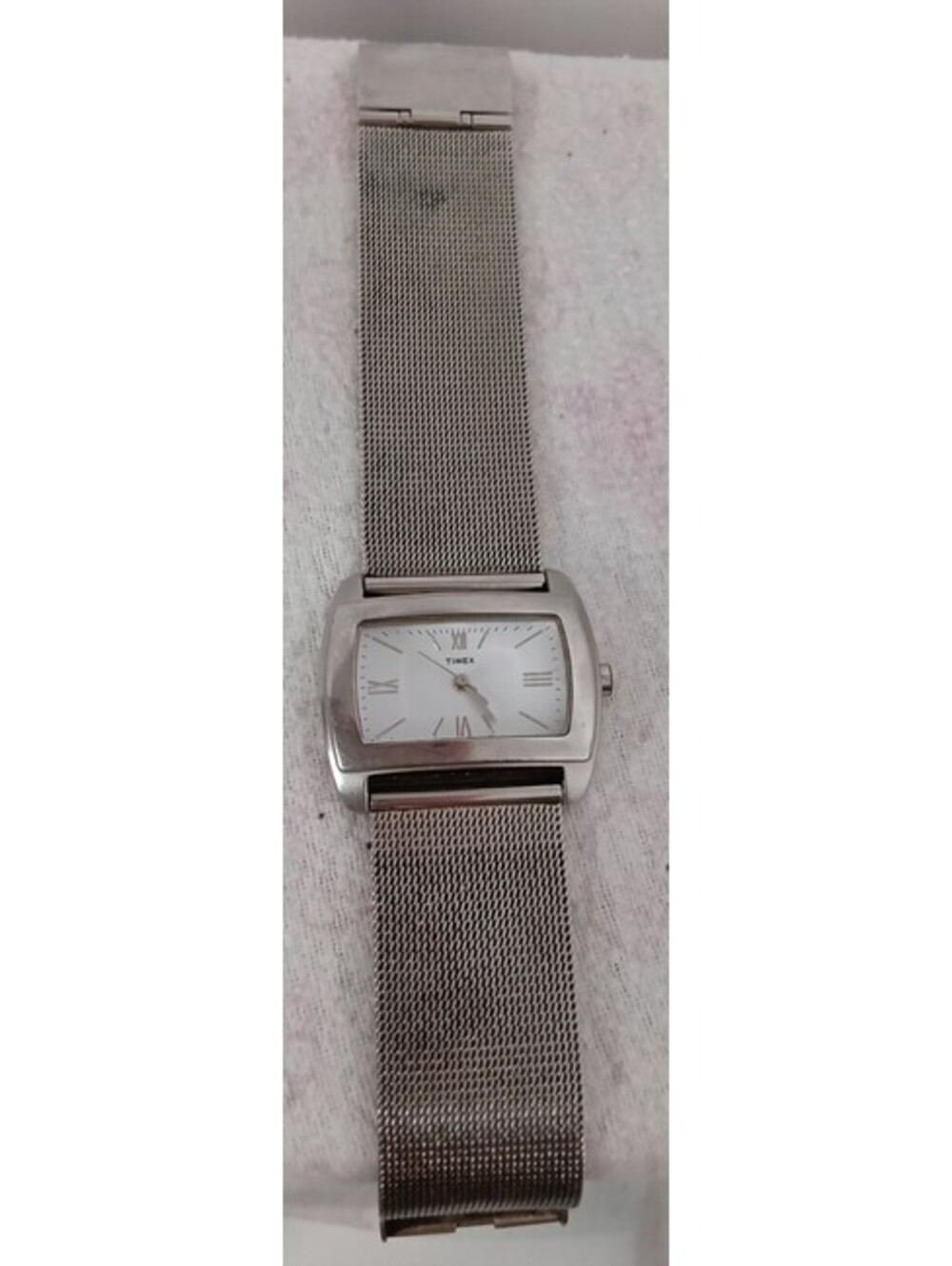 Ladies Timex Silver Tone  Band Watch Casual Luxury Needs Battery
